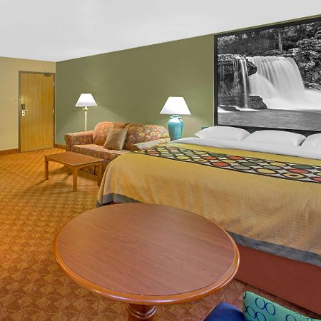 Super 8 By Wyndham Howe מראה חיצוני תמונה