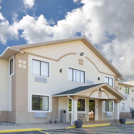 Super 8 By Wyndham Howe מראה חיצוני תמונה