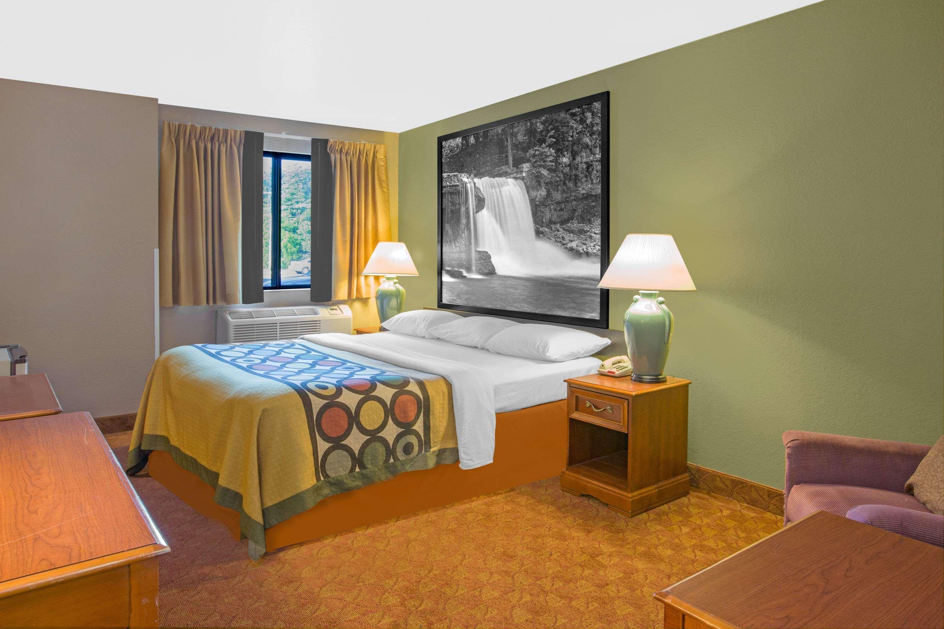 Super 8 By Wyndham Howe מראה חיצוני תמונה